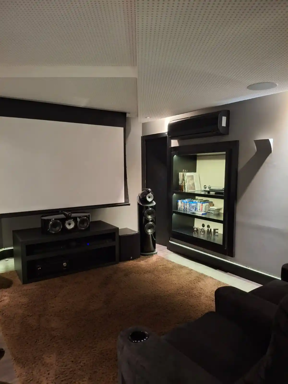sala-cinema-home-theater-residencial.webp